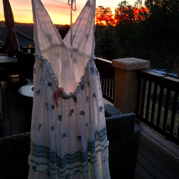 A cute&sexy AT THE SAME TIME sundress - Picture 3 of 5